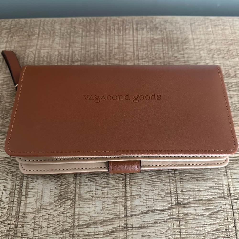 Vagabond Goods Brown Leaf Cutout Wallet | “Sea La Vie” Embossing - Picture 3 of 16